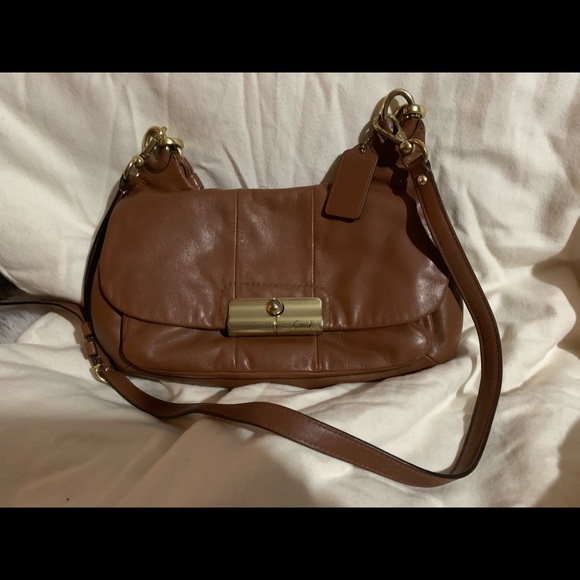A Coach Kristin Hippie handbag. - Picture 3 of 8